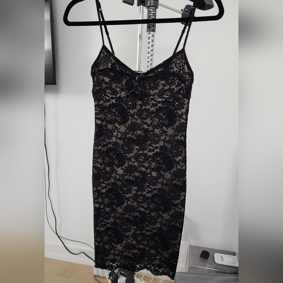 Wilfred bodycon lace dress - Picture 1 of 4